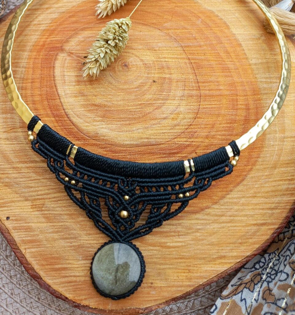 Bienvenue dans notre Univers des bijoux en micro-macramé !